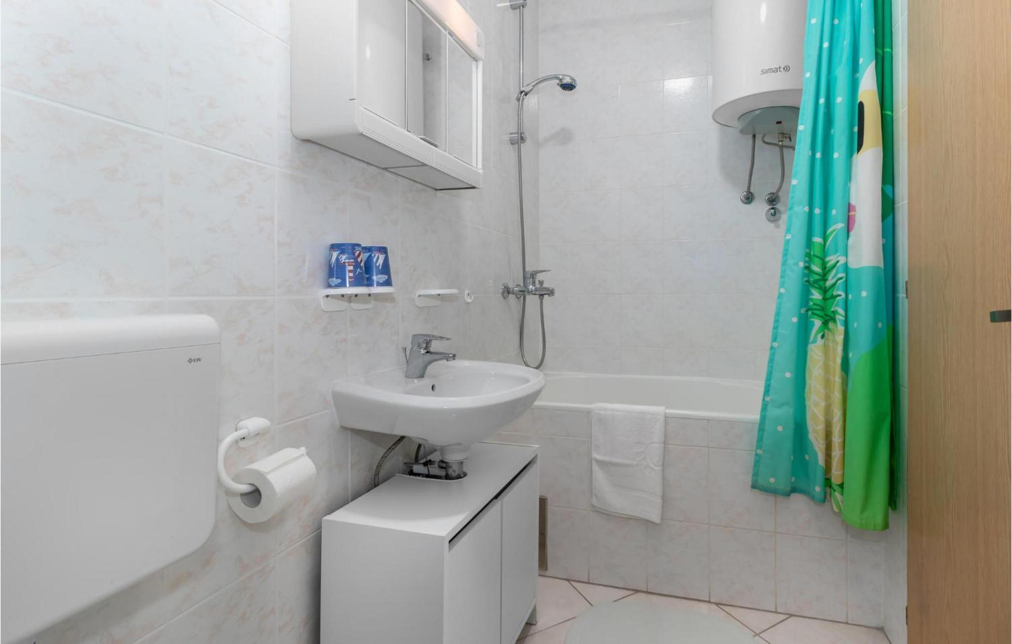 Lovely Apartment In Novi Vinodolski With Wifi Exterior foto